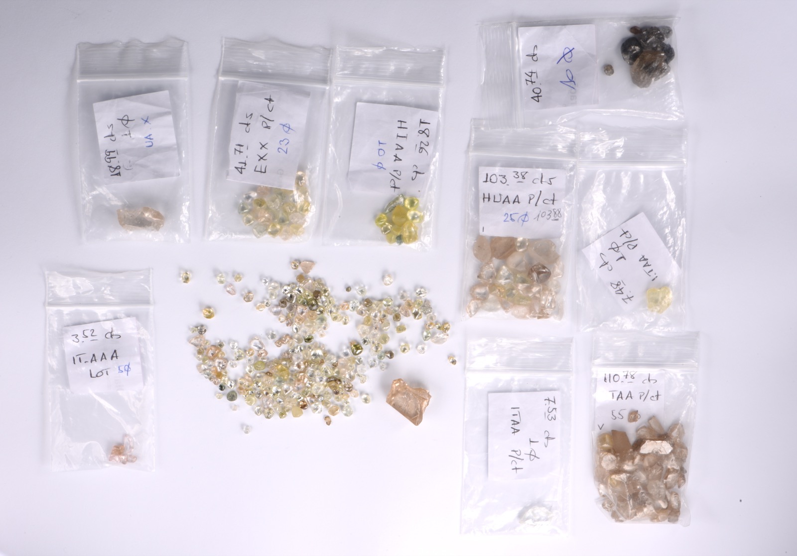 Graded diamond parcels at the VHENY desk in Antwerp